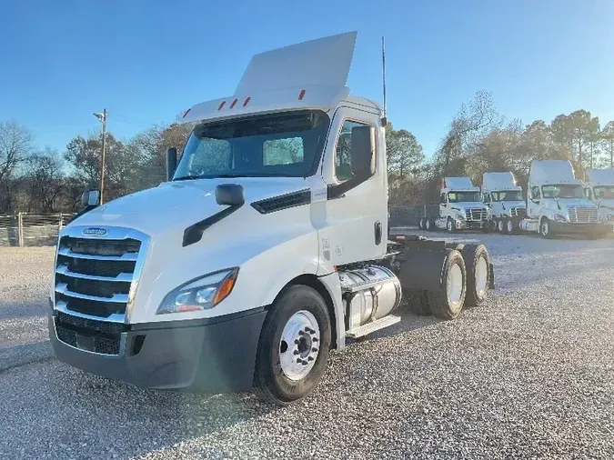 2018 Freightliner T12664ST