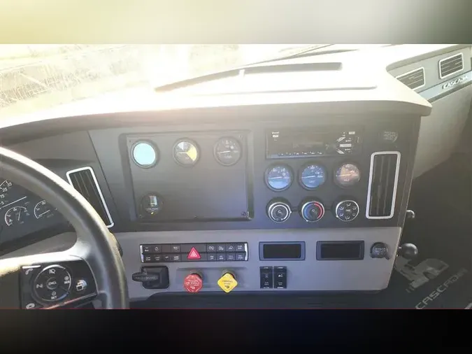 2019 FREIGHTLINER CA126