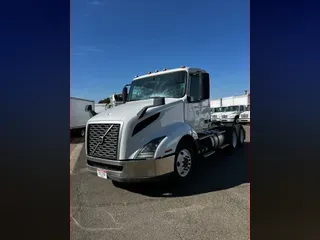 2019 VOLVO VNL64T-300