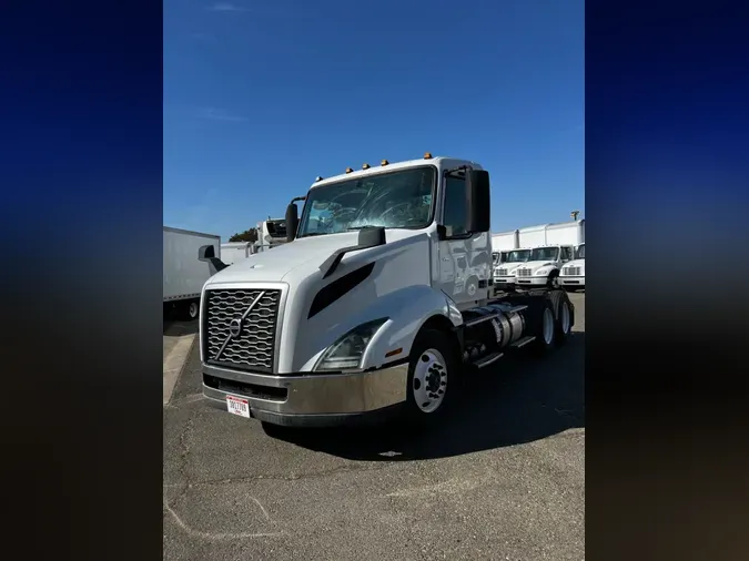 2019 VOLVO VNL64T-3009d207bbfad5455b34343d5161e3b29a2