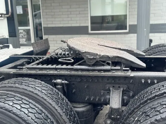 2020 VOLVO VNL64T760
