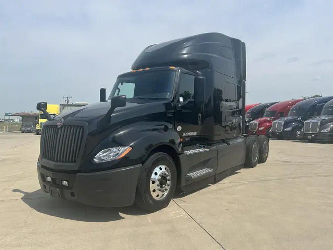 2022 International LT625