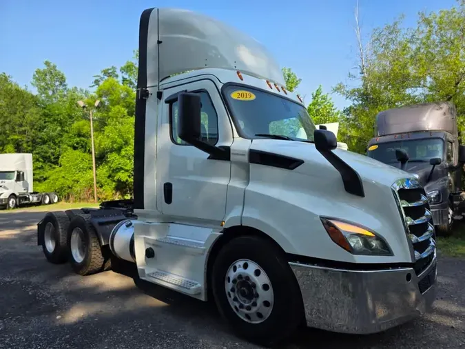 2019 FREIGHTLINER NEW CASCADIA 116