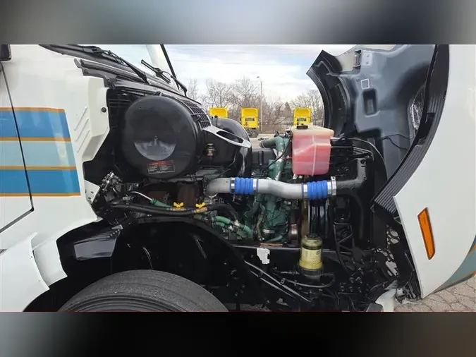 2022 VOLVO VNL64T860