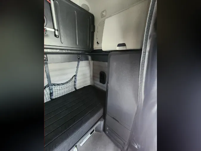 2021 FREIGHTLINER CASCADIA CA126
