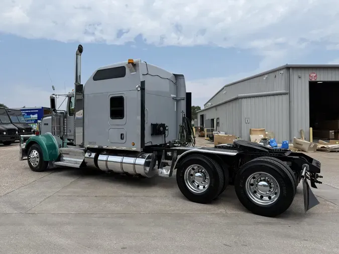 2020 Kenworth W900