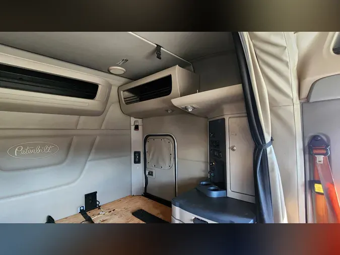 2022 Peterbilt 579