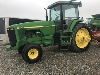 1995 John Deere 8200