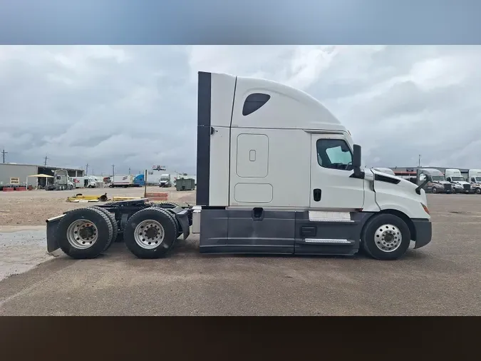 2023 Freightliner Cascadia 126