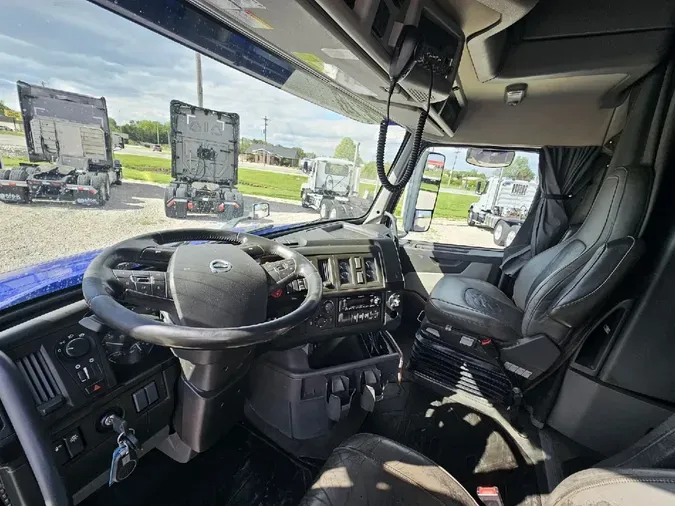2024 VOLVO VNL64T760