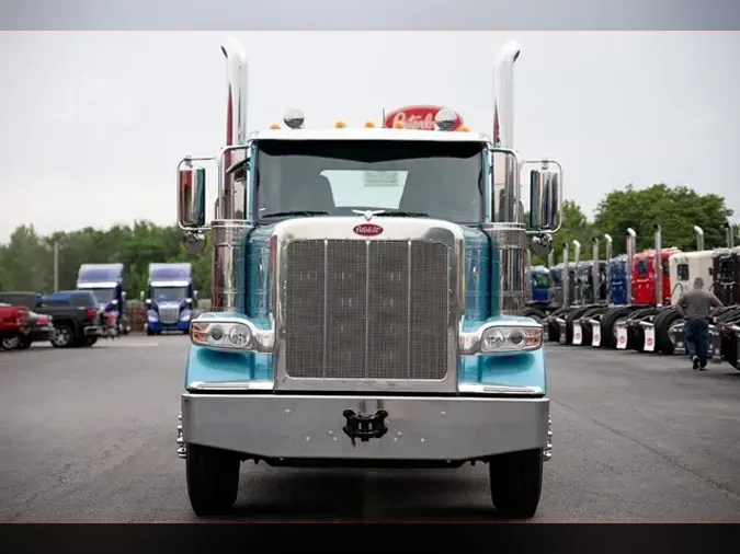 2025 PETERBILT 589