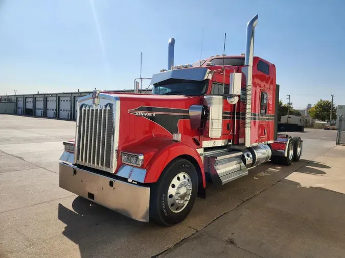 2022 Kenworth W900L