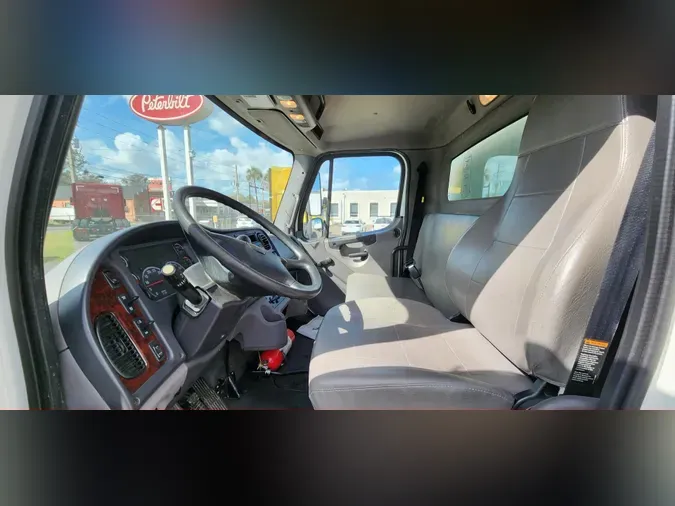 2019 Freightliner Business Class M2 106