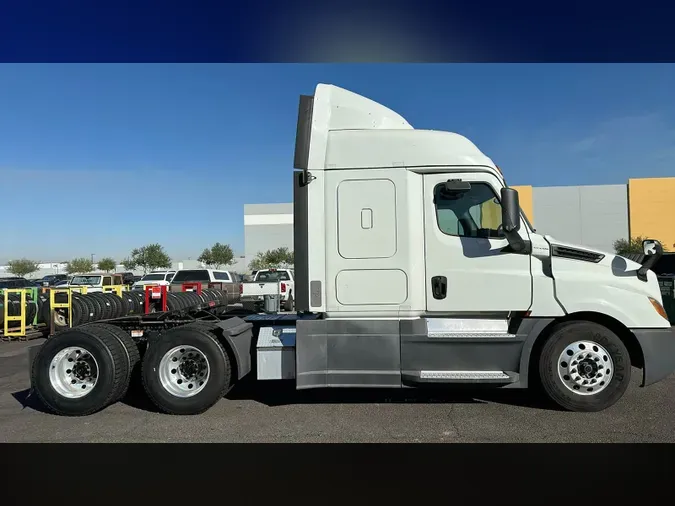 2020 Freightliner Cascadia 126