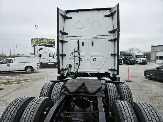 2021 FREIGHTLINER Cascadia 126