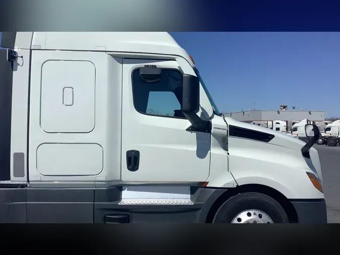 2021 Freightliner Cascadia 126