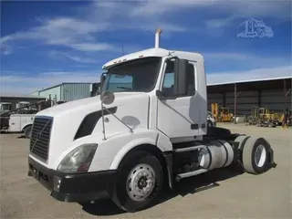 2010 VOLVO VNL42T300