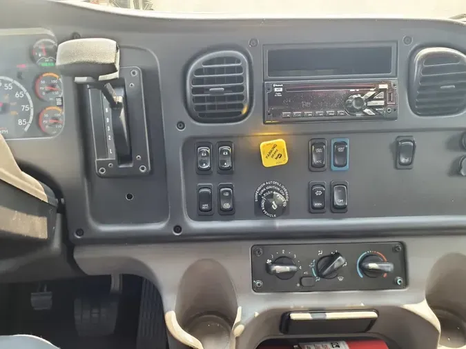 2018 FREIGHTLINER M2 106