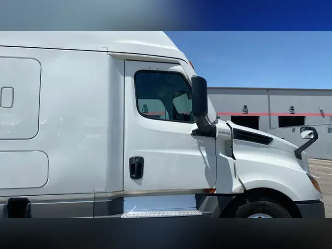 2022 Freightliner Cascadia 126