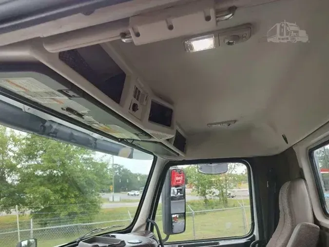 2016 VOLVO VNL64T300