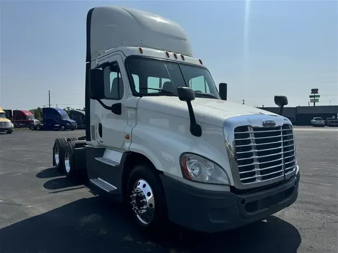 2018 FREIGHTLINER CA12562DC