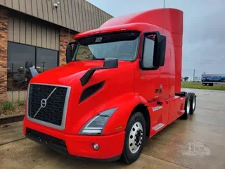 2020 VOLVO VNR64T640