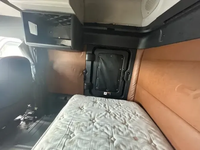 2021 FREIGHTLINER CA126