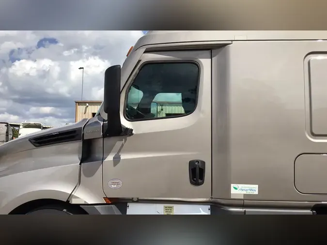 2022 Freightliner Cascadia 126