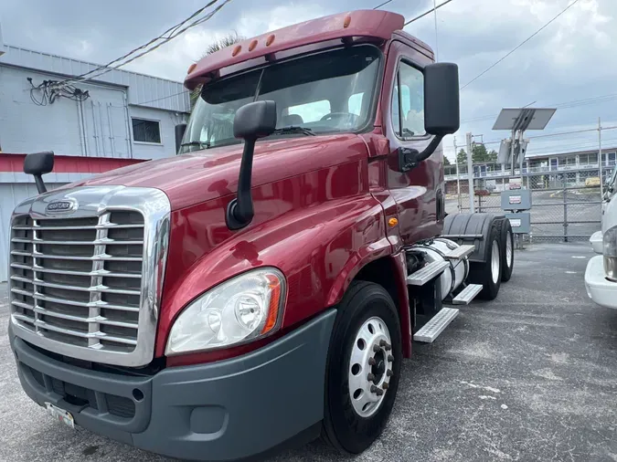 2017 FREIGHTLINER/MERCEDES CASCADIA 125