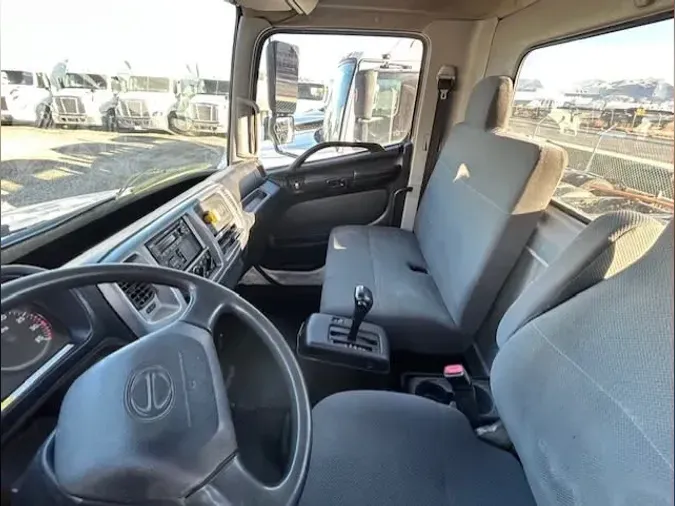 2017 HINO HINO 268