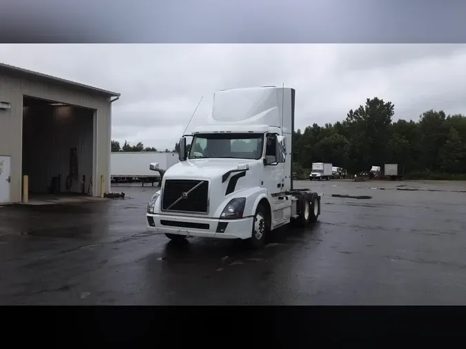 2017 Volvo VNL300