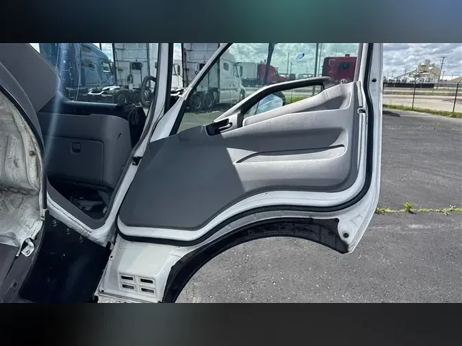 2019 HINO 195