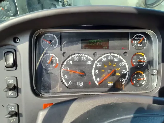 2018 FREIGHTLINER M2 106
