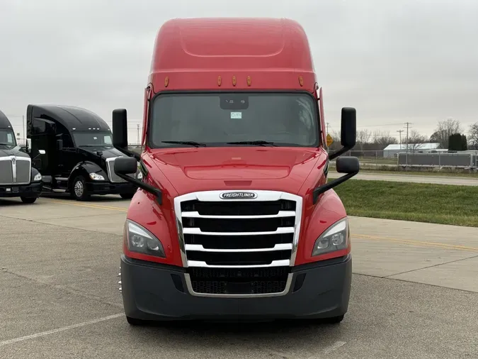 2021 FREIGHTLINER Cascadia 126