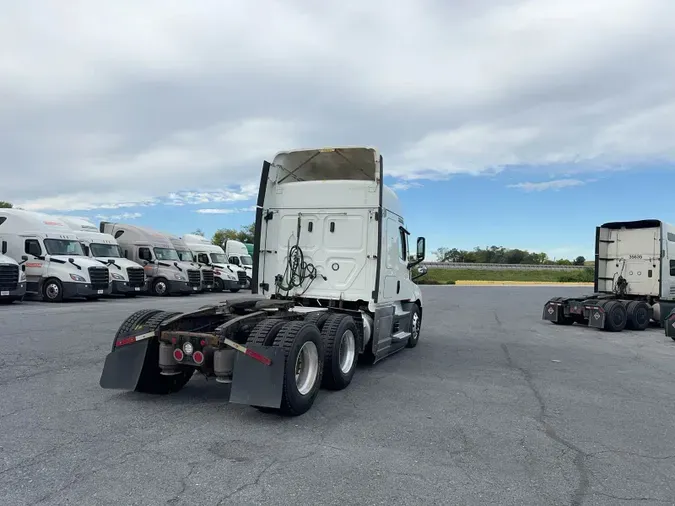 2021 Freightliner Cascadia 126