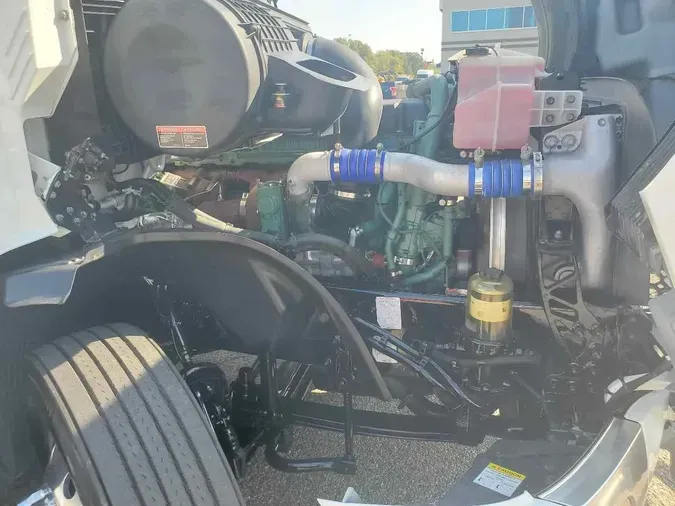 2021 VOLVO VNL64T860