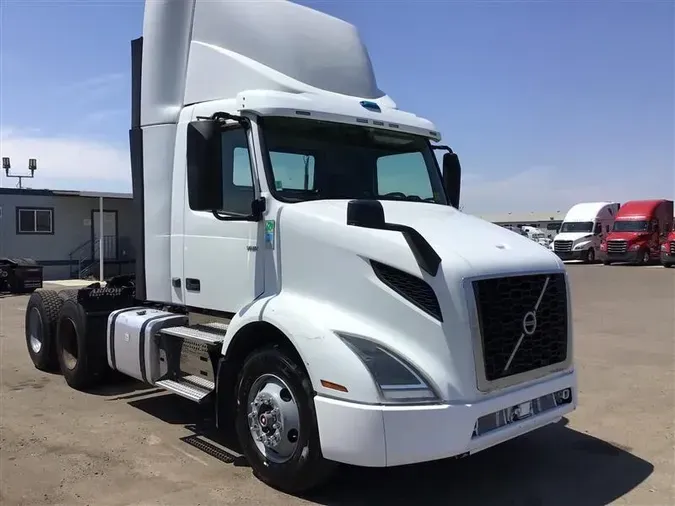 2020 VOLVO VNR300