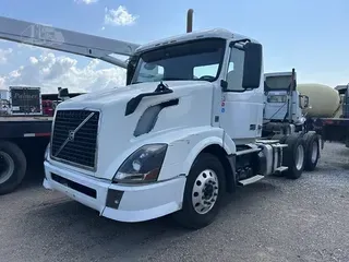 2012 VOLVO VNL64T300