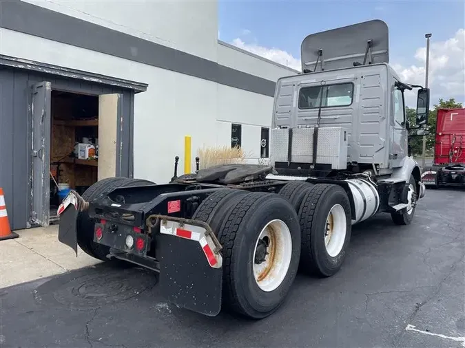 2019 VOLVO VNR64T300