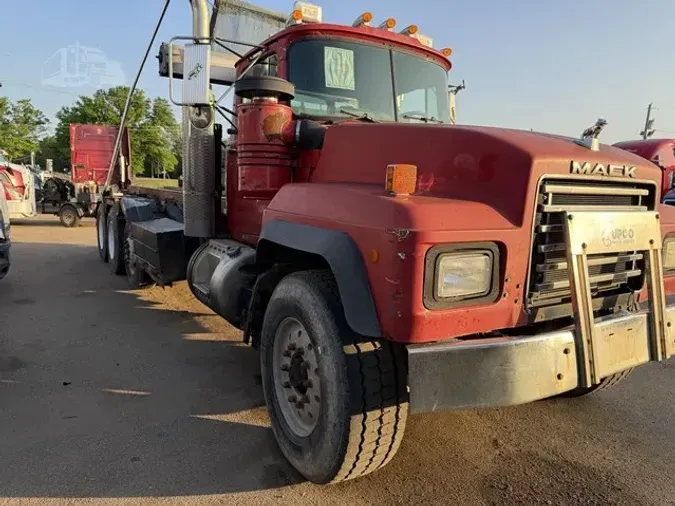 2001 MACK RD688S