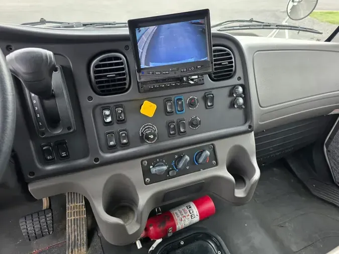 2020 FREIGHTLINER/MERCEDES M2 1069d7c6d4930a3021203fda5d9e7c8d19f