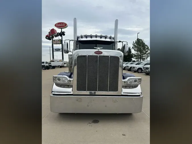 2022 Peterbilt 389