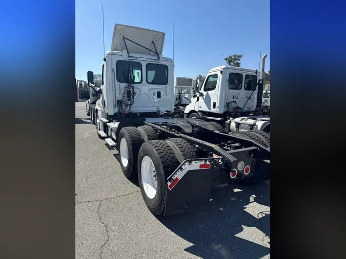 2017 FREIGHTLINER/MERCEDES CASCADIA 125