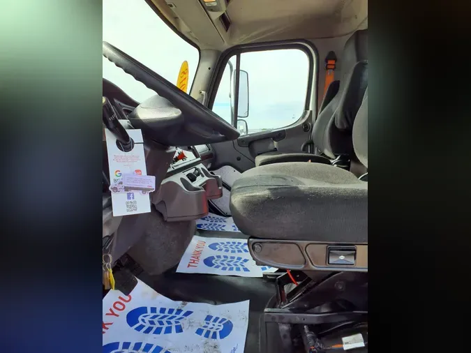 2018 FREIGHTLINER M2-112
