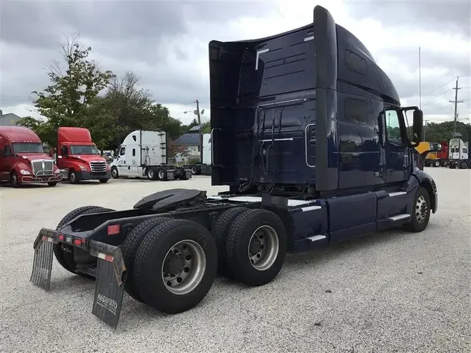 2021 VOLVO VNL760