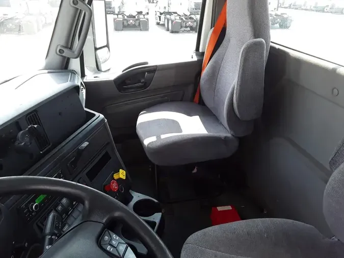 2019 NAVISTAR INTERNATIONAL LT625 DAYCAB T/A