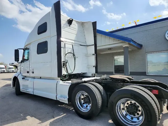 2022 VOLVO VNL64T860