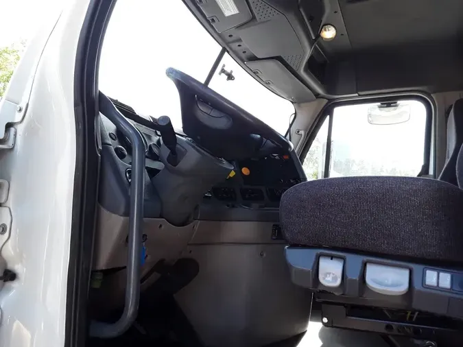 2017 FREIGHTLINER CASCADIA 113