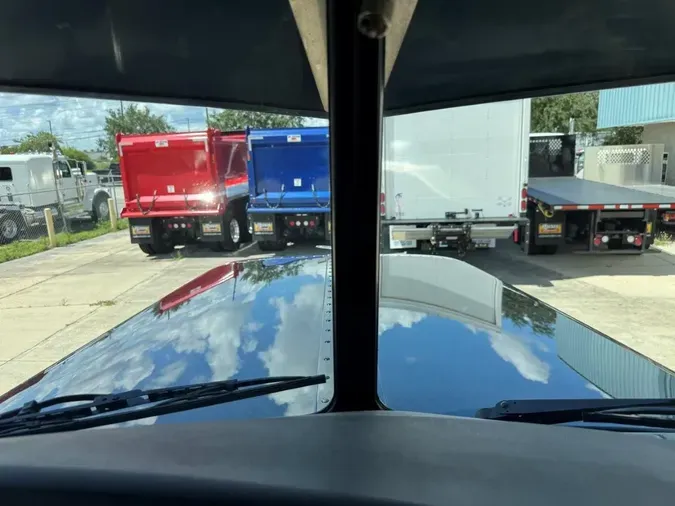 2024 Peterbilt 389