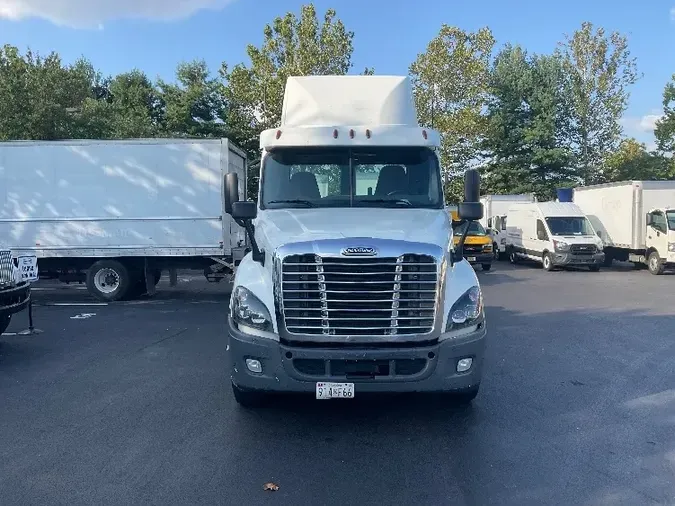 2016 Freightliner X12564ST